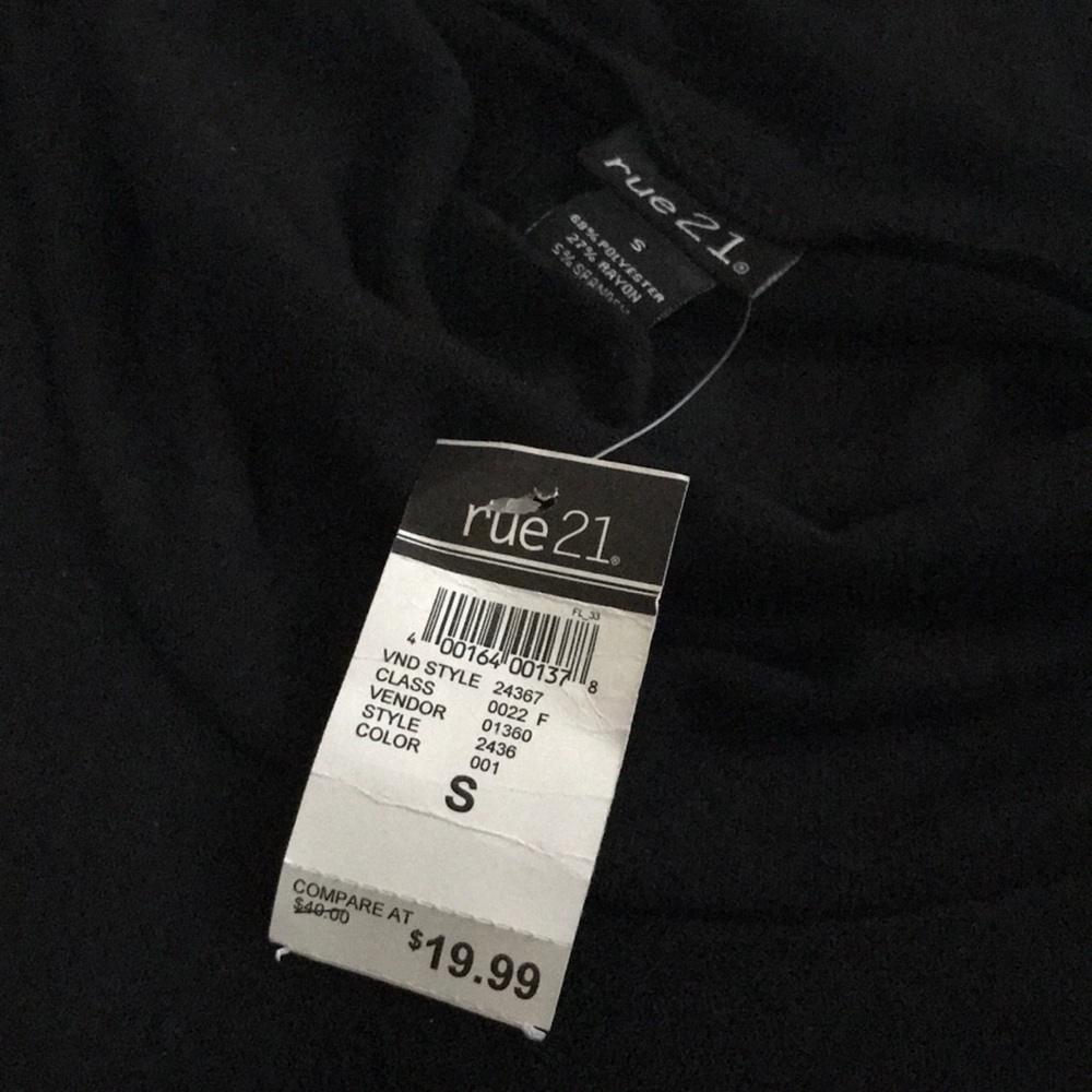 Black short sleeve top with a black belt